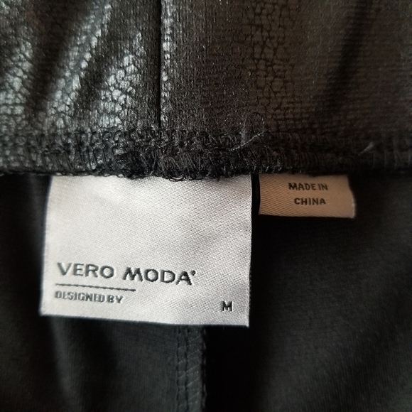 VERO MODA Black Faux Snakeskin Coated Leggings - Picture 7 of 16